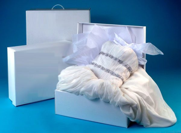 Cách giặt sạch váy cưới tại nhà dễ nhất