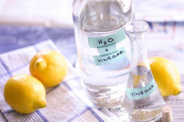 6 thứ cấm được dùng giấm lau chùi kẻo “tiền mất tật mang