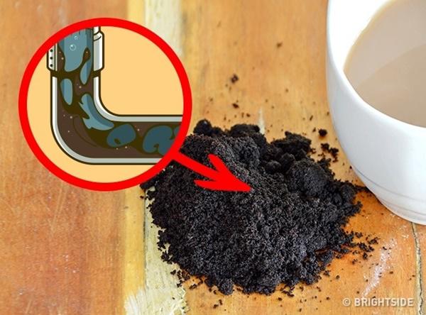 6 thứ đổ xuống cống cả năm cũng không tiêu, bảo sao tắc cống, hôi rình