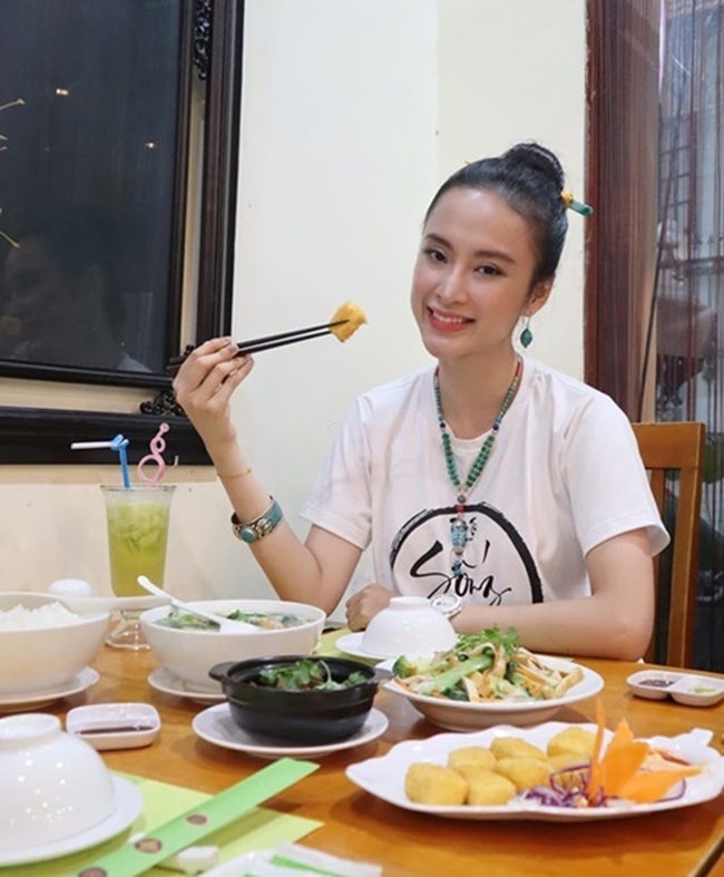 4 mỹ nhân nóng bỏng bị mời rời thảm đỏ: Angela Phương Trinh chưa phải sốc nhất! hình ảnh 5 4 my nhan nong bong bi moi roi tham do: angela phuong trinh chua phai soc nhat! hinh anh 5