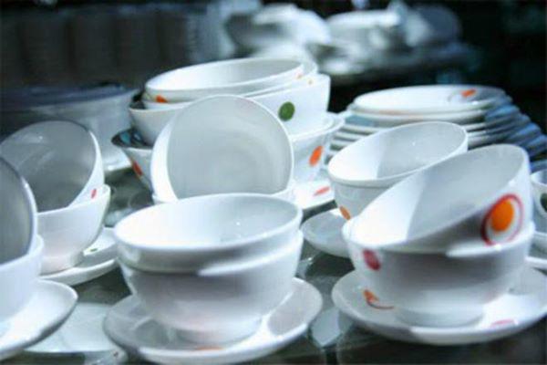 Bát đũa “tắm” ngập dầu mỡ cũng sạch bong trong 1 nốt nhạc nhờ mẹo nhỏ vạn người mê này