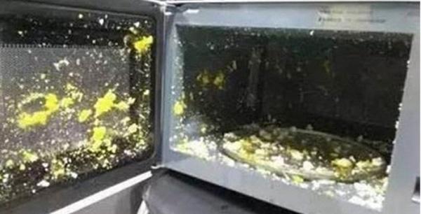 Bỏ 9 thứ này vào lò vi sóng, lò xịn mấy cũng nổ tung như “bom hẹn giờ”