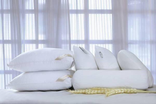 Đánh bật vết ố vàng trên ruột gối chỉ với 6 bước giặt đơn giản