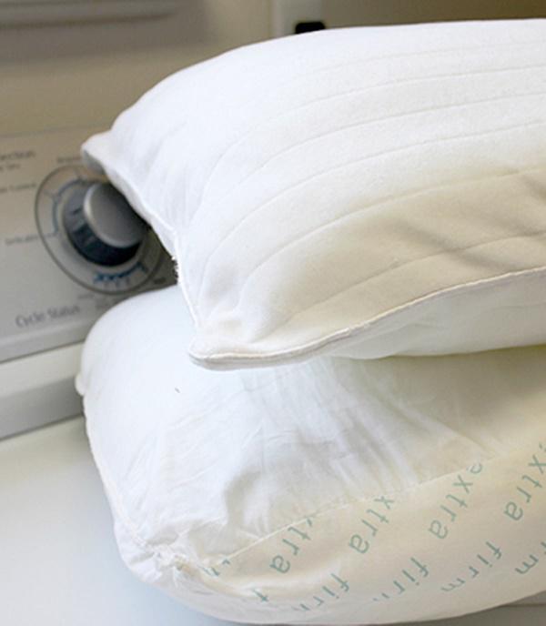 Đánh bật vết ố vàng trên ruột gối chỉ với 6 bước giặt đơn giản