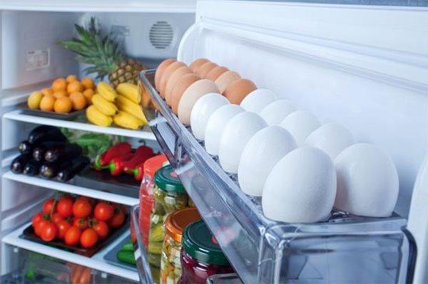 Để quên áo trắng cũ trong tủ lạnh, mẹ trẻ gặp điều kì diệu sau 1 tiếng