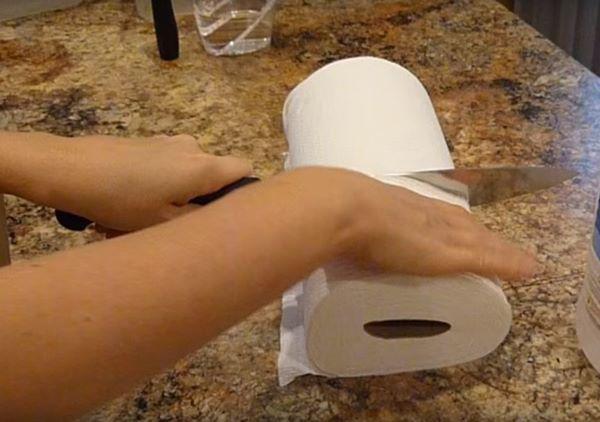 Đổ giấm vào cuộn giấy vệ sinh: Chị em tưởng vô bổ nhưng công dụng bất ngờ