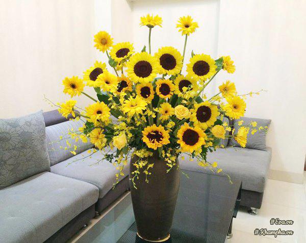 Lỡ tay đổ bia vào lọ hoa, sáng hôm sau mẹ trẻ ngỡ ngàng khi thấy kết quả