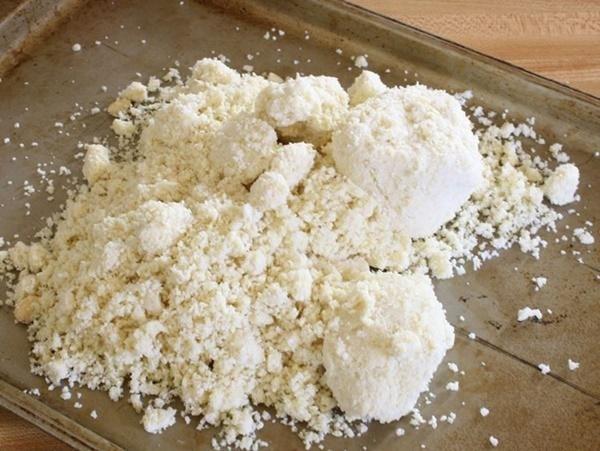 Mỗi bữa nấu ăn đem rác ủ chỗ này, 2 tuần sau cây chết rũ cũng mọc xanh um