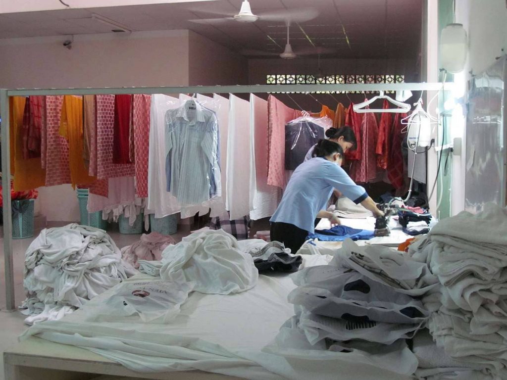 Nguồn nhân lực tay nghề cao đảm bảo quy trình giặt ủi được thực hiện đúng và chuẩn chỉnh