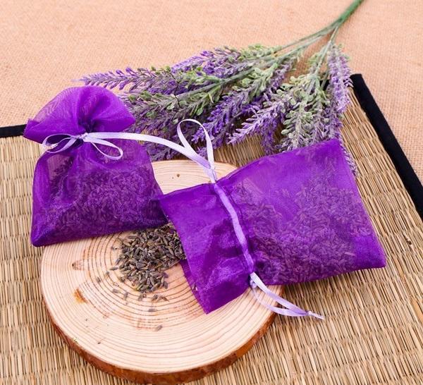 Quần áo mùa đông hôi như “cú”, mẹ trẻ tiện tay vứt thứ này vào tủ mai thơm nức nhà