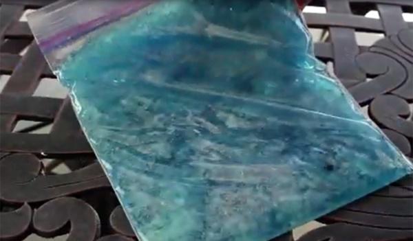 “Tiện tay” vứt bỉm của con ra vườn, mẹ trẻ kinh ngạc khi 1 tuần sau rau mọc tốt um