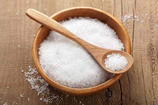 “Tống tiễn” vết ố vàng trên cổ áo nhanh gấp 3 xà phòng với thứ nhà nào cũng sẵn