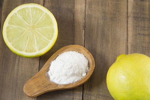 Dùng baking soda tẩy vết ố lâu ngày trên quần áo nhanh mà sạch, chồng nức nở khen