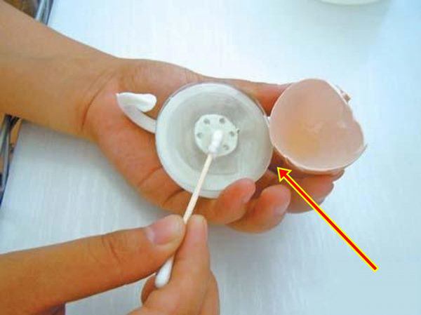 Móc dán tường suốt ngày bong tróc, làm theo cách này chắc như đinh