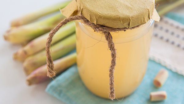 Ngâm sả vào giấm đúng 3 tuần, có ngay lọ “nước thần” vừa thơm vừa có công dụng bất ngờ