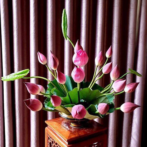 Thả 2 viên aspirin vào bình hoa sen, chơi cả tuần không hỏng, các mẹ sướng rơn