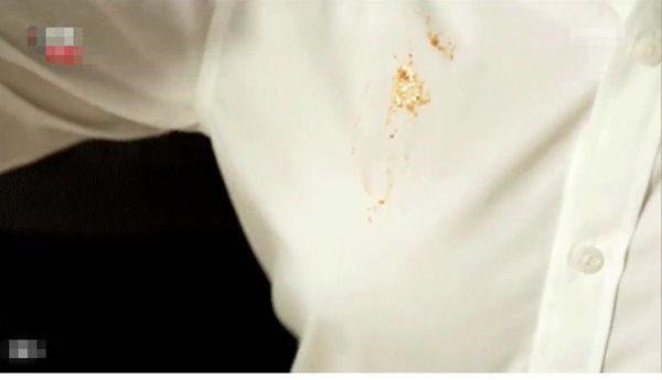 Thử cho hành tây vào ngâm áo trắng qua đêm, kết quả sẽ khiến bạn kinh ngạc đấy