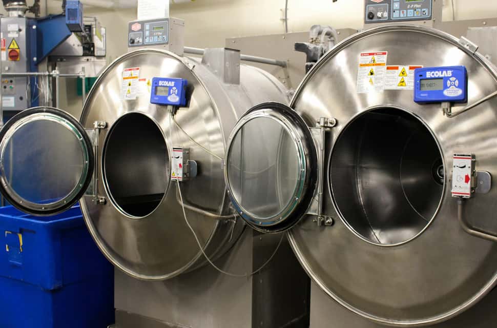 Dịch vụ giặt là quần áo đồng phục uy tín giá rẻ